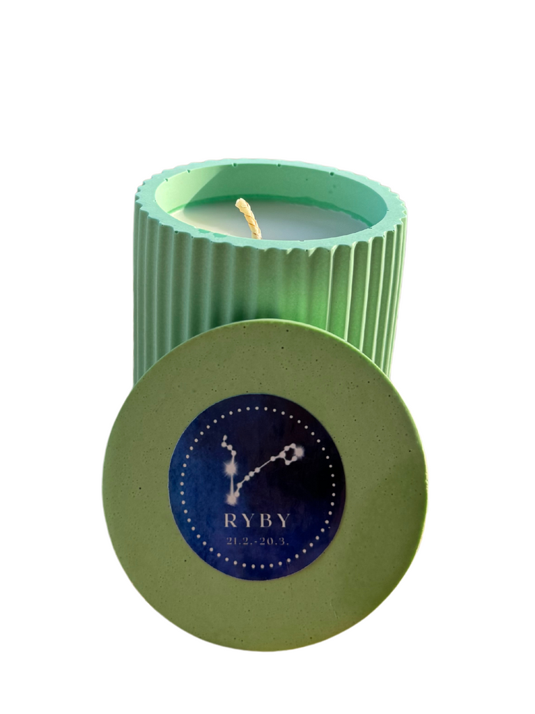 Handmade candle with the Pisces zodiac sign, green color, made from soy wax